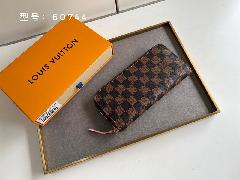 LV Wallets 322